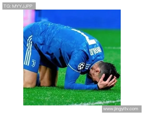 与足球明星亲密合影却遭保安驱赶的尴尬瞬间揭秘 与足球明星亲密合影却遭保安驱赶的尴尬瞬间揭秘