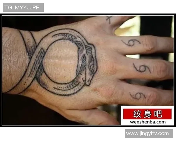 足球明星个性蛇纹身设计欣赏与解析全方位展示